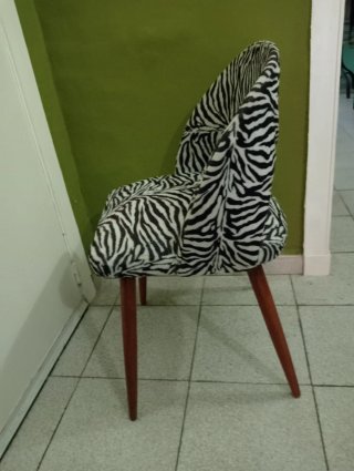 Silla estilo retro estampado cebra