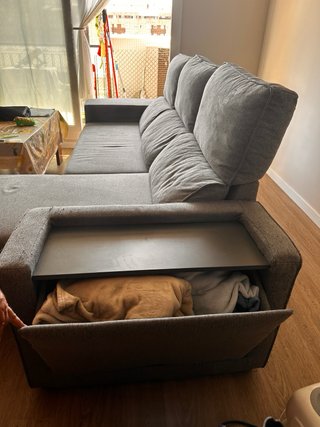 Sofá cama chaise longue con baúl y pufs