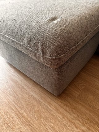 Sofá cama chaise longue con baúl y pufs