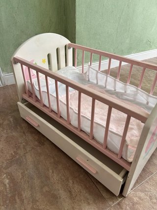 Cuna de juguete para muñecas