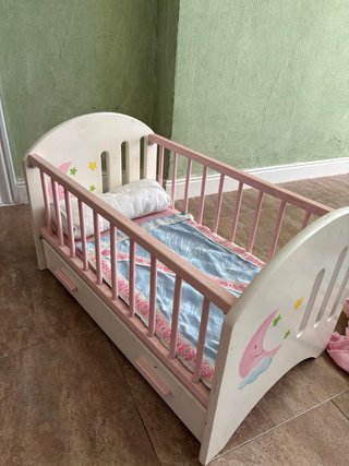 Cuna de juguete para muñecas