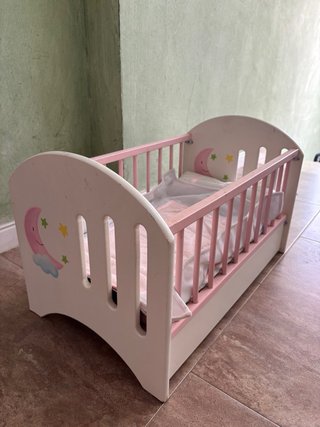Cuna de juguete para muñecas
