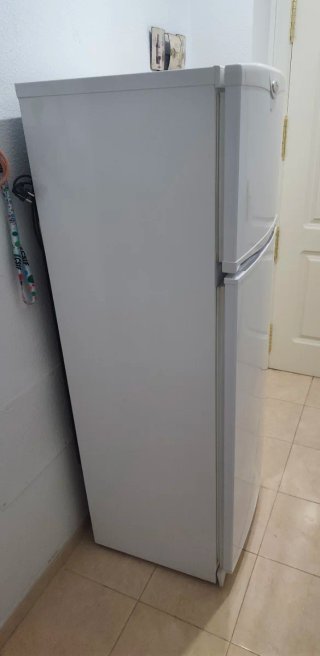Lavadora LYNX blanca Frigorífico Marca: WHIRLPOOL.