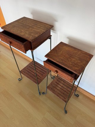 Mesa auxiliar o telefonera de estilo rústico/colon