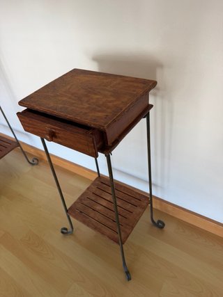 Mesa auxiliar o telefonera de estilo rústico/colon