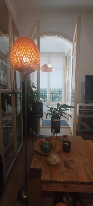 Solo ritiro. Lampada da terra in rattan e metallo