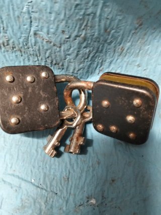 Antiguos candados con llaves