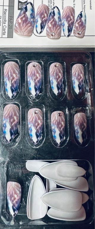 Uñas Postizas Decoradas con Diamantes