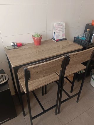 Mesa y 2 Sillas Altas
