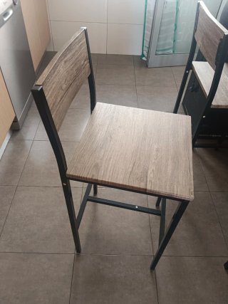 Mesa y 2 Sillas Altas