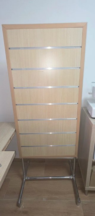 Panel de lamas madera con soporte de metal
