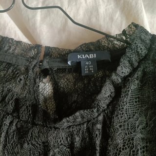 Blusa Kiabi encaje negro.
