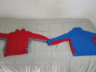 Chaqueta Nike Roja y gris, y chaqueta azul y roja.