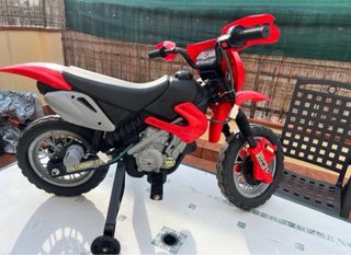 Moto a batería roja