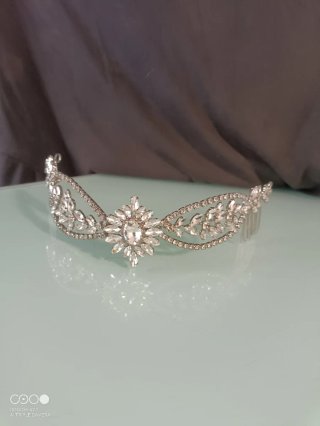 Tiara Cerpa Eventos Plata y Blanco