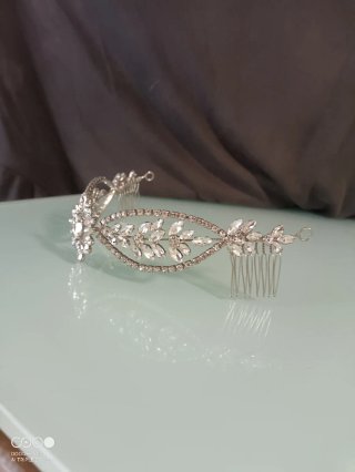Tiara Cerpa Eventos Plata y Blanco
