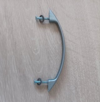15 tiradores de mueble curvos metalucos plateados