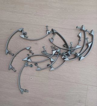 15 tiradores de mueble curvos metalucos plateados
