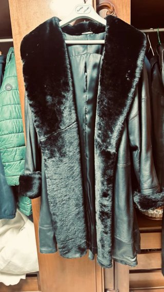 Chaquetón de cuero con pelo