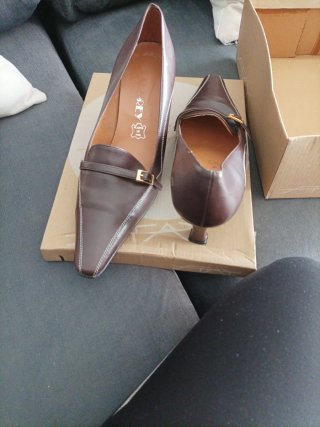 Zapatos de tacón marrones
