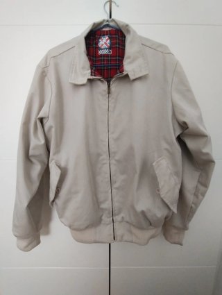 Chaqueta Warrior Beige con Forro Tartán.