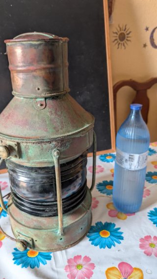 Antiguo faro de barco