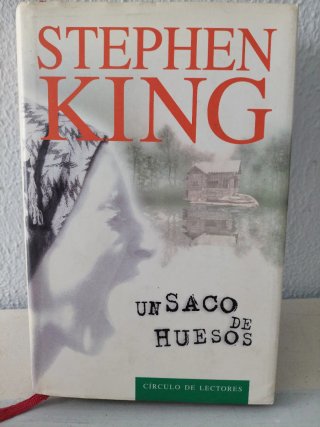 Novela Un saco de Huesos.Tamaño 15cm×22
