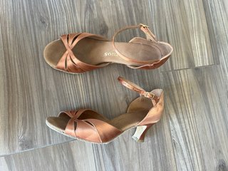 Tacones de Baile Rummos Ante Beige/Oro