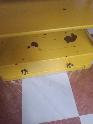 Mueble aparador vintage amarillo para restaurar