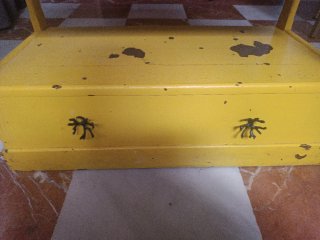 Mueble aparador vintage amarillo para restaurar