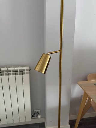 Lámpara de pie IKEA Flugbo dorada y blanca