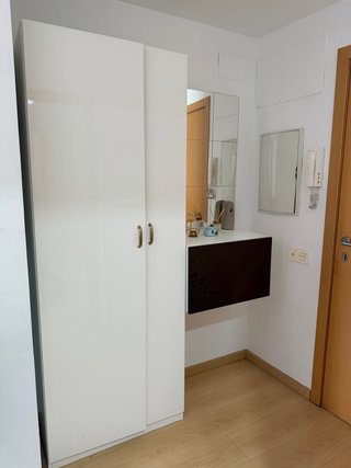 Recibidor zapatero pax y consola Besta Ikea