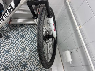 Bicicleta Moma GTT Blanca 2.0 (Frenos de disco)