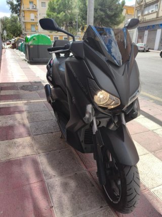 Yamaha Xmax 125 Momodesign