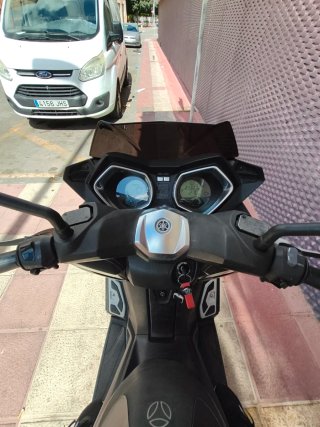 Yamaha Xmax 125 Momodesign