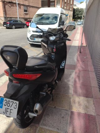 Yamaha Xmax 125 Momodesign