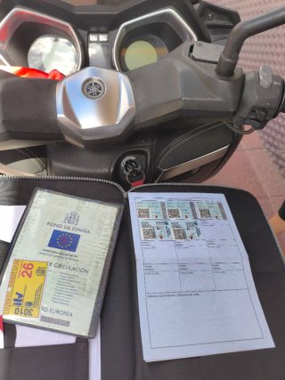 Yamaha Xmax 125 Momodesign