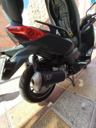 Yamaha Xmax 125 Momodesign