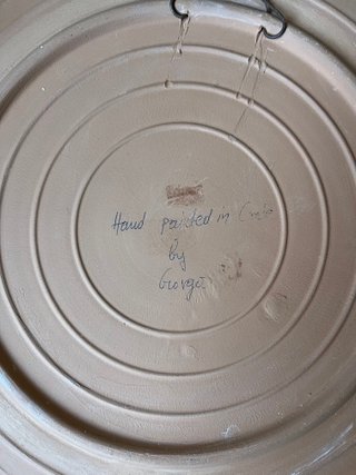 Plato de cerámica con diseño griego