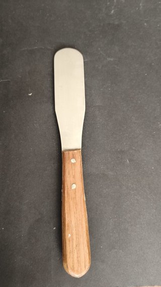 Espátula de escayola con mango de madera