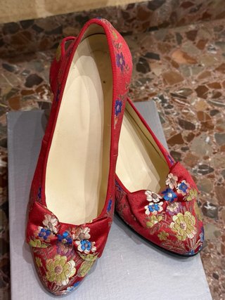 Falda de fallera con zapatos y tela