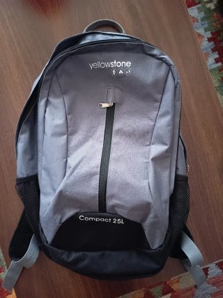 Mochila Yellowstone Compact 25L Gris Negra