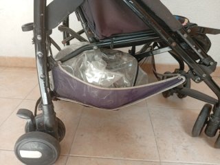 Carro de bebé marrón