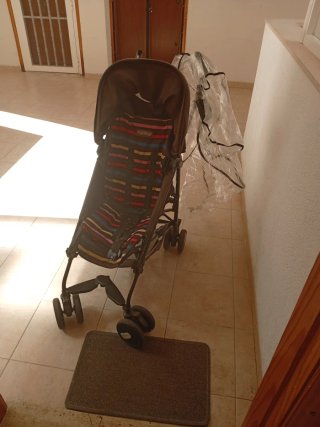 Carro de bebé marrón