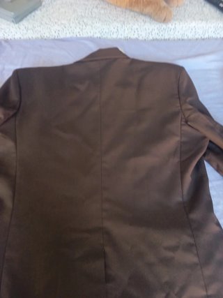 Traje de hombre con chaleco marrón
