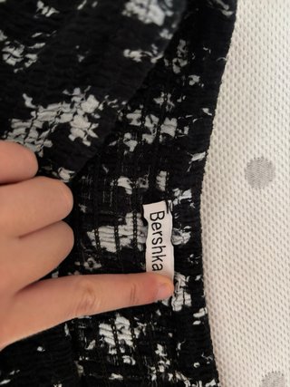 Falda corta floral negra