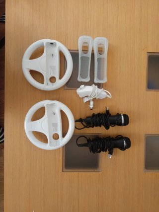 Lote accesorios Wii: Volantes, Fundas y Micrófonos