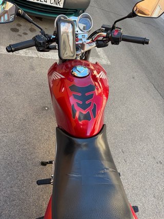 Honda CBF250 Roja con maleta