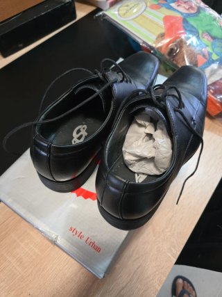 Zapatos de vestir negros talla 39..usados 1 vez