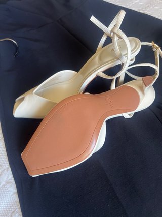 Zapatos destalonados Zara blancos
